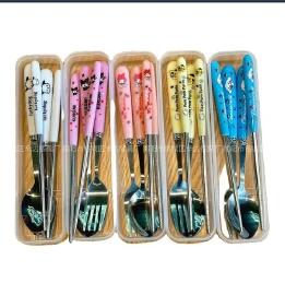 SET DE CUCHARAS PARA NIÑO DE ACERO INOXIDABLE, MANGO PLASTICO