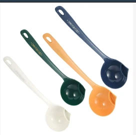 CUCHARON DE PLÁSTICO CON FILTRO PARA SEPARACIÓN DE VERDURAS DE SOPA