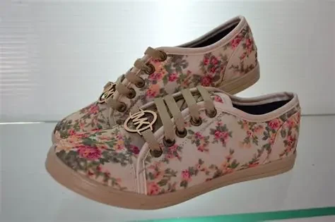 TENNIS CON DISENO MK Y GUCCI